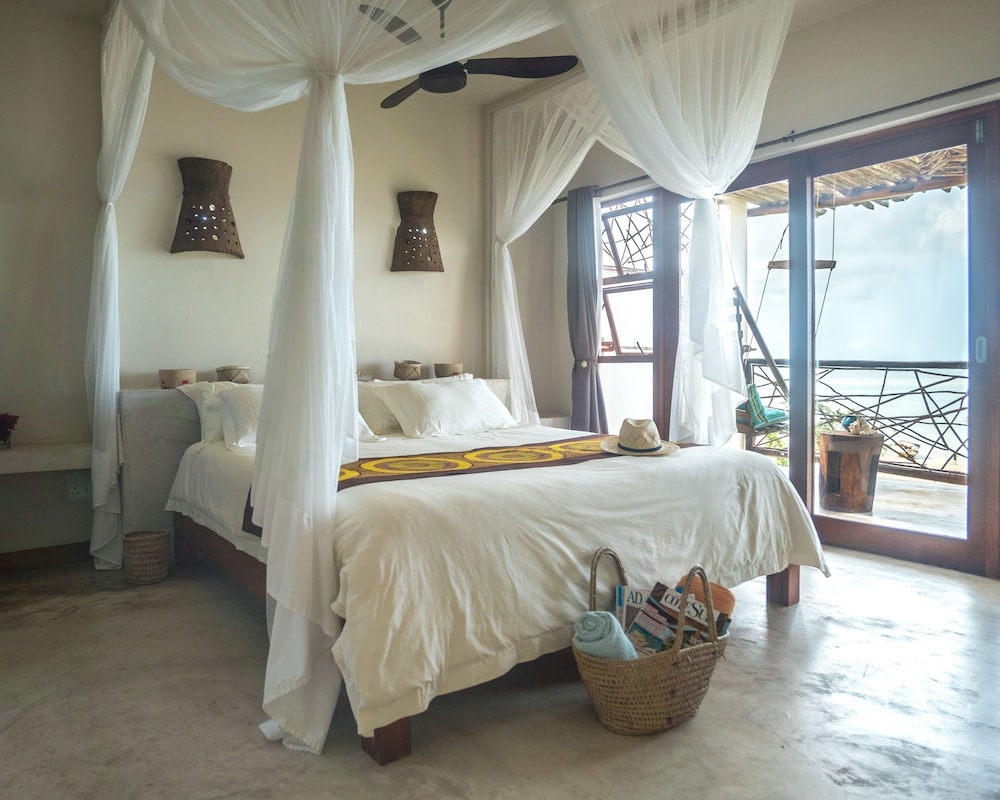 Deluxe Room, Ocean View, Beachfront photo 1