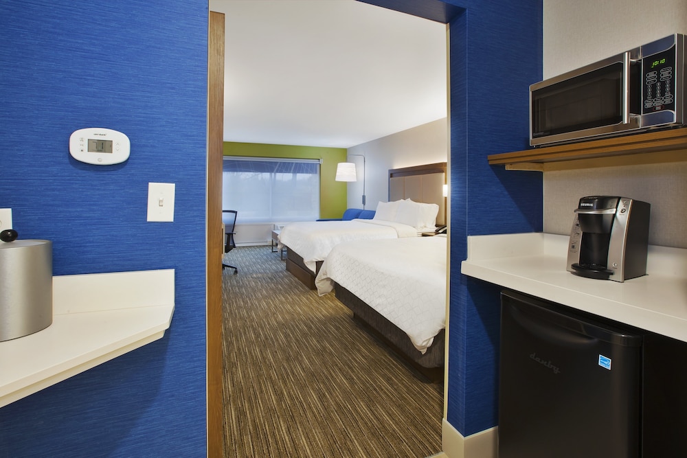 Suite, 2 Queen Beds, Mobility Accessible, Non Smoking (Communications Accessible) photo 1