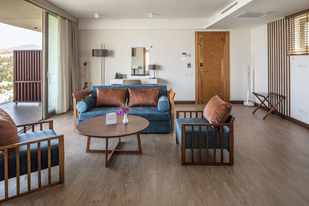 Suite, Sea View