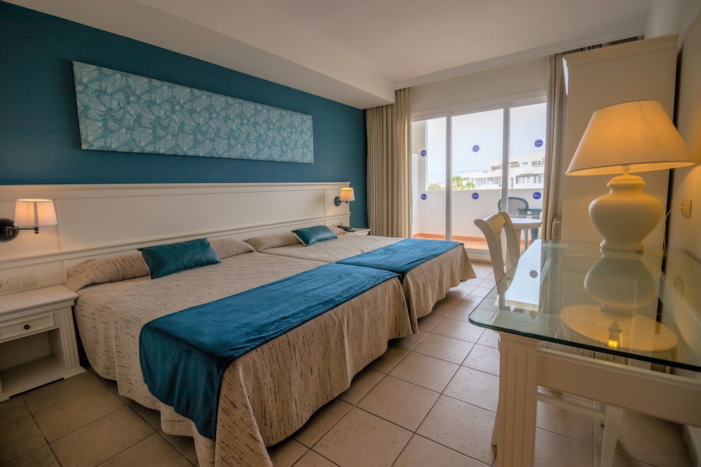 Junior Suite (3 Adults + 1 Child)
