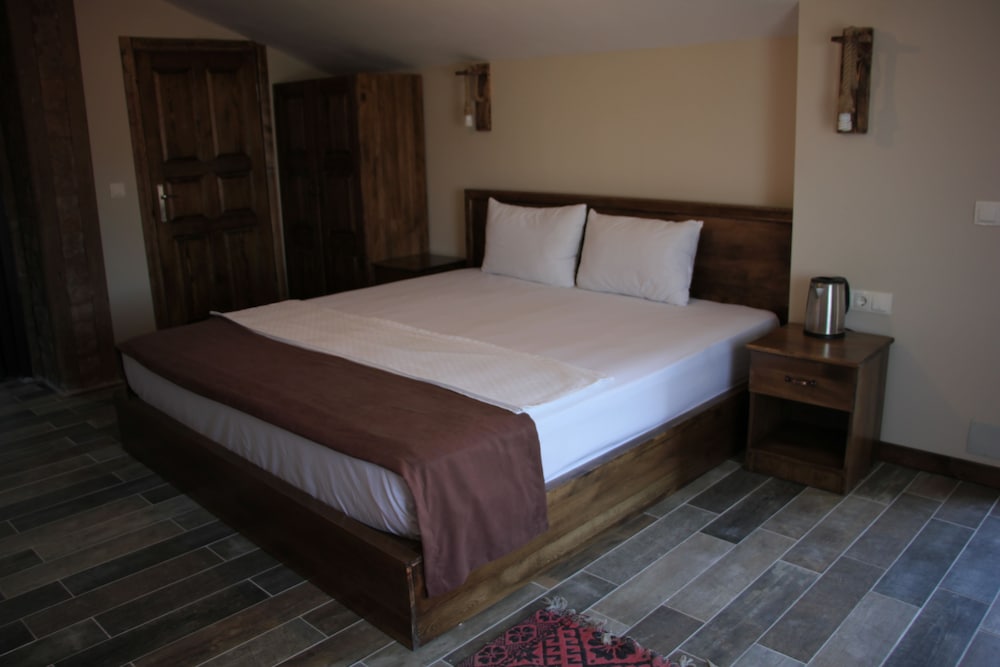Junior Loft, 1 King Bed photo 2