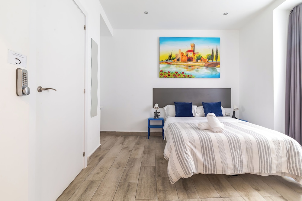 Basic Double Room, 1 Double Bed - Photo 9