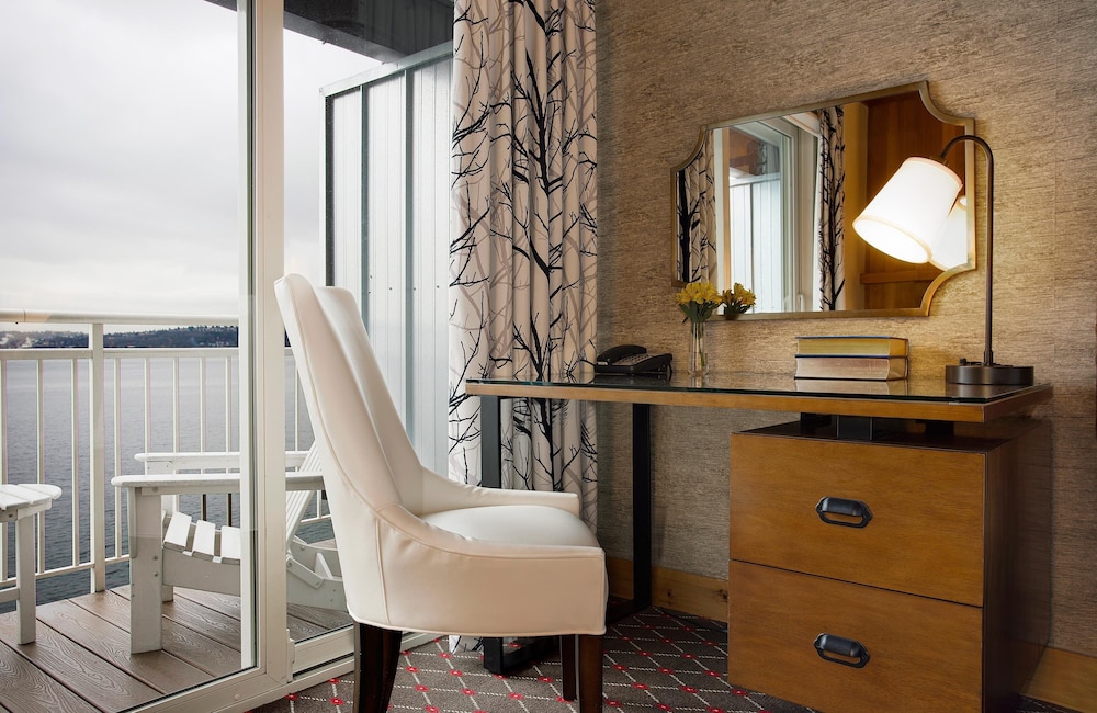 Junior Suite (Over Water) - Photo 12