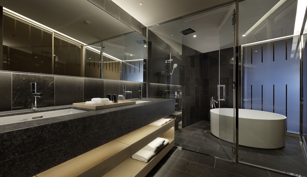 Dog-Friendly Spa Suite - Photo 3