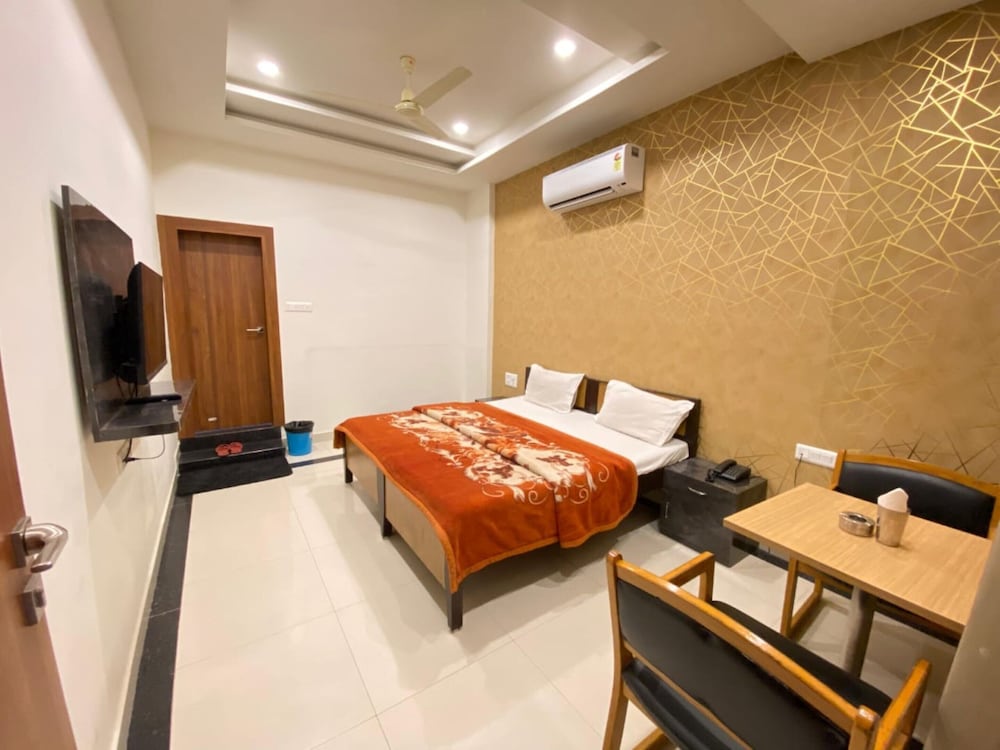 Deluxe Double Room, City View