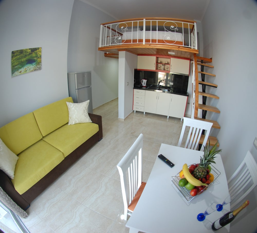 Studio, Sea View
