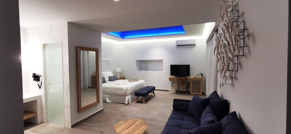 Suite Estudio Junior con Vista Parcial al Mar