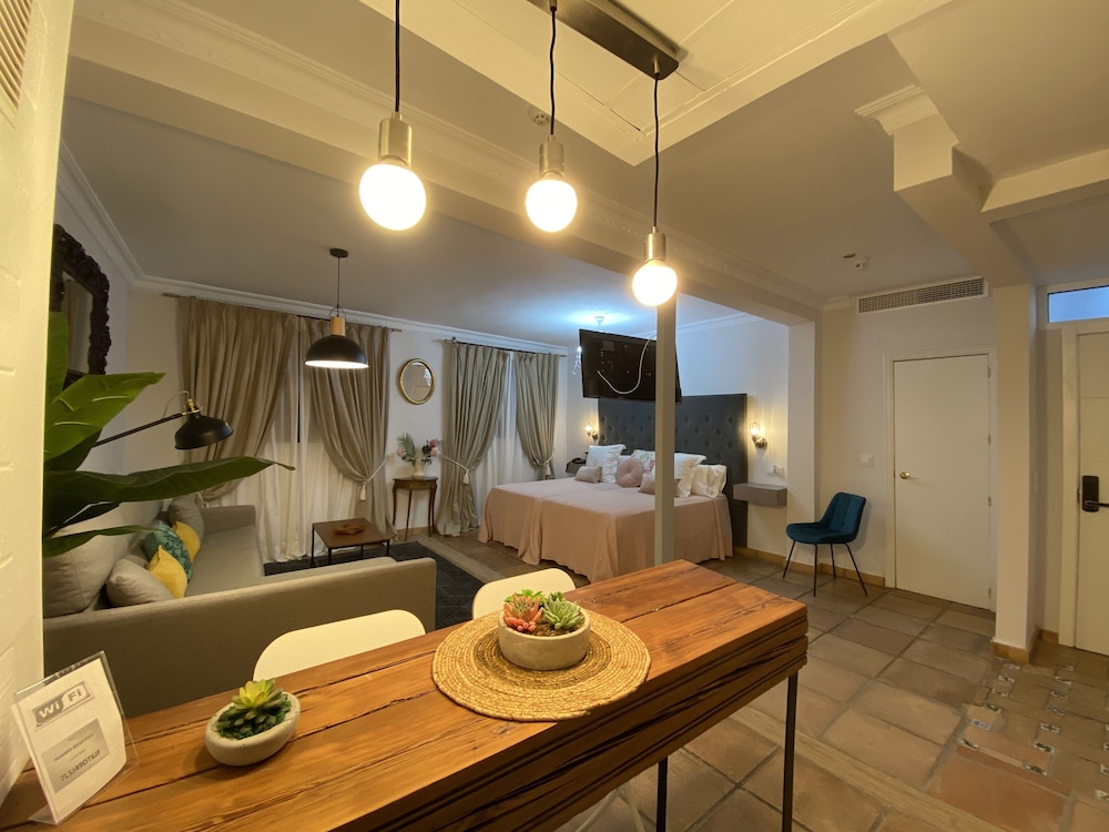 Exclusive Apartment - Photo 1