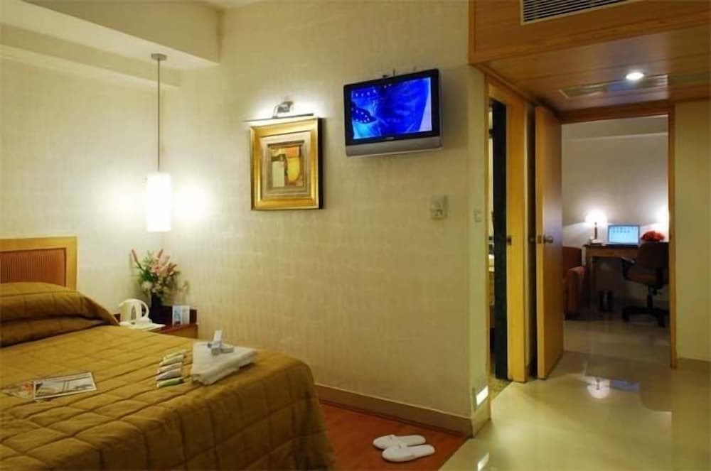Executive Room - Photo 1