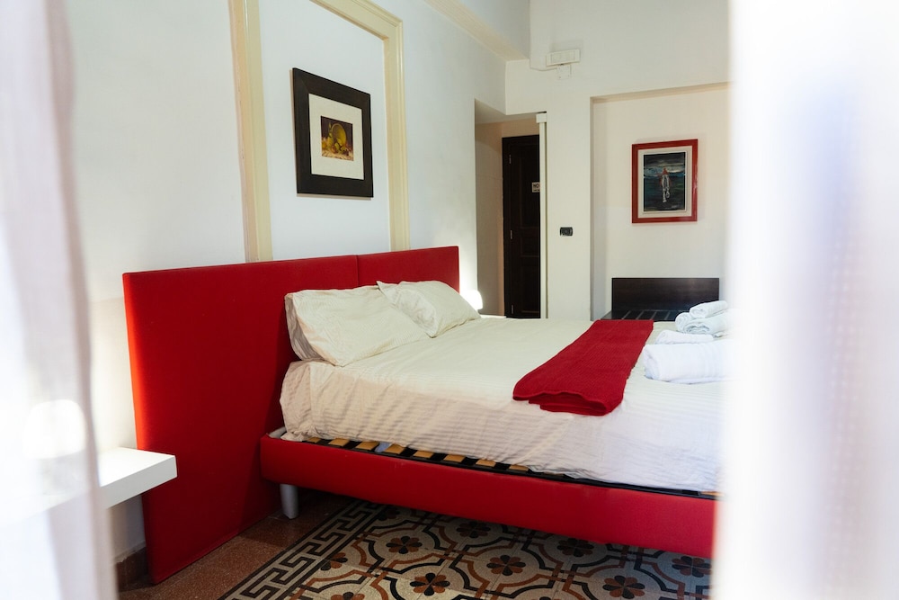 Double Room - Photo 18