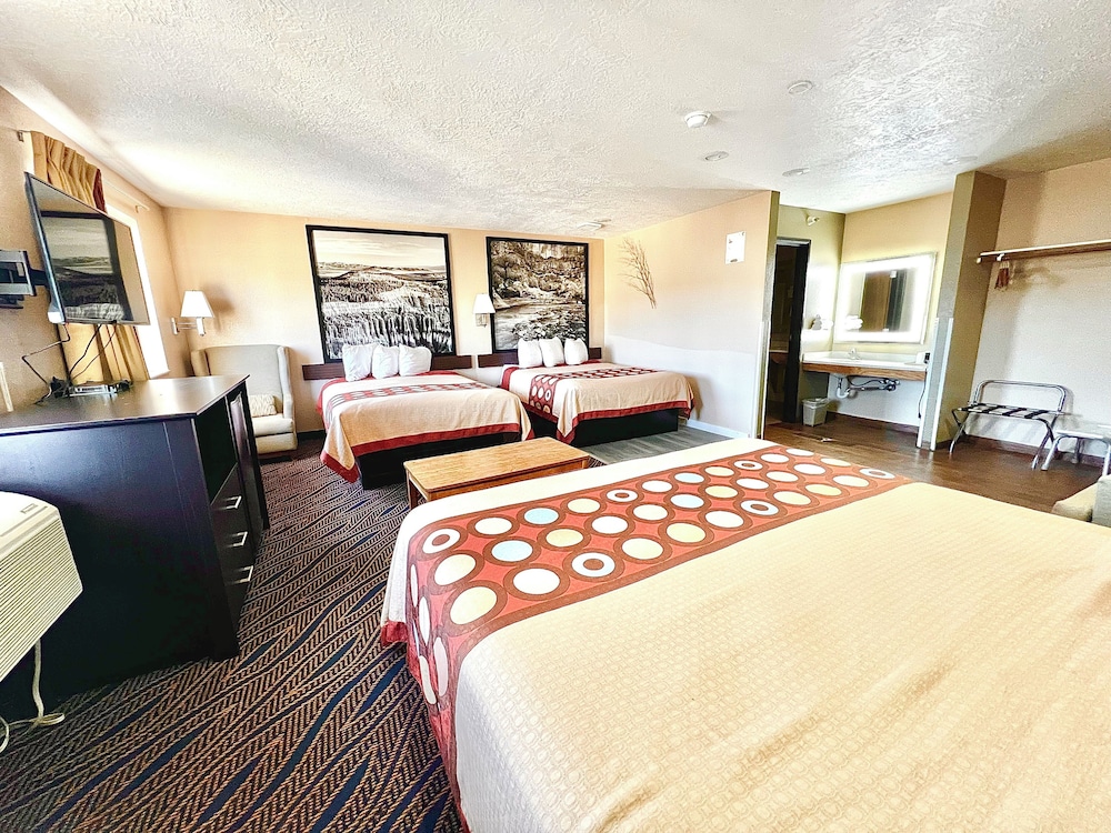 Suite, Multiple Beds, Non Smoking - Photo 4
