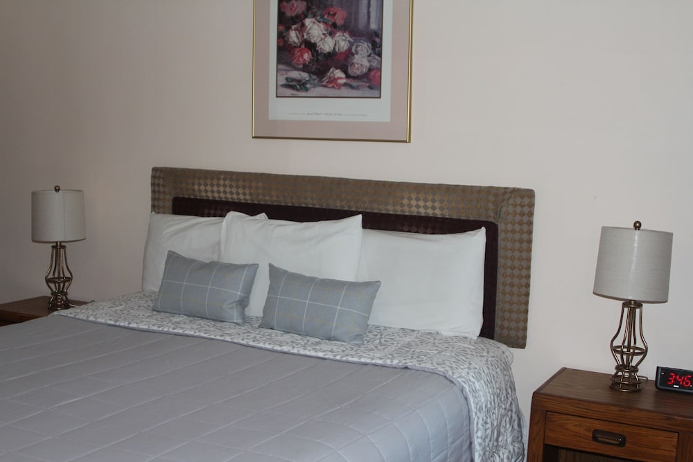 Standard Room, 1 King Bed - Photo 1