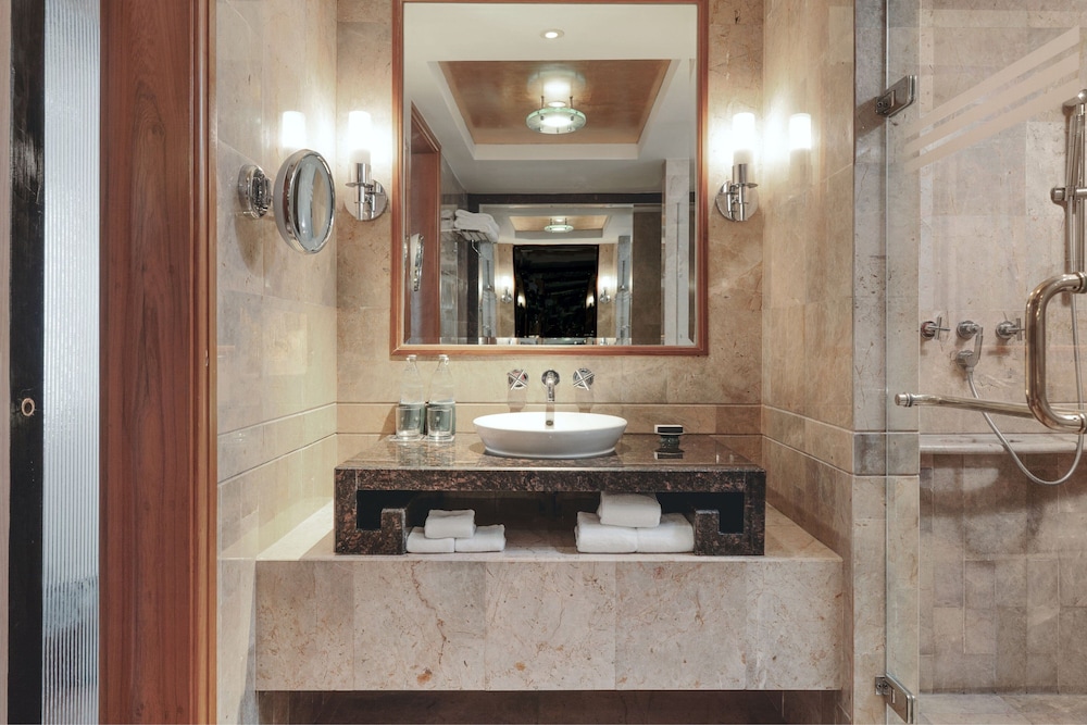 Presidential Suite, 1 Double Bed, River View thumbnail 5
