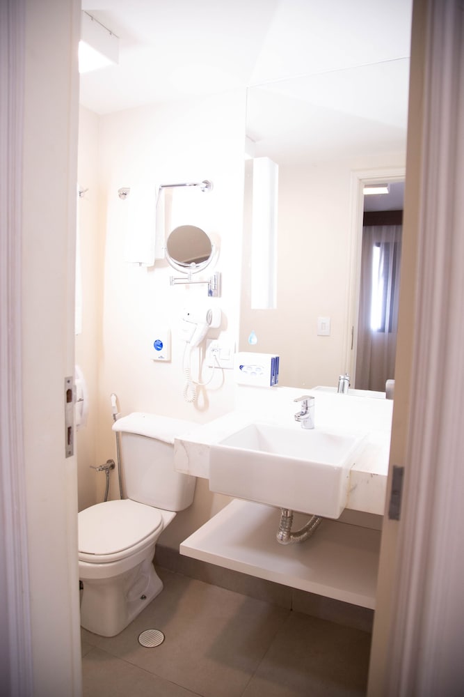 Apartamento Premium, 1 cama casal 1 sofá cama na sala e 1 banheiro - Photo 4