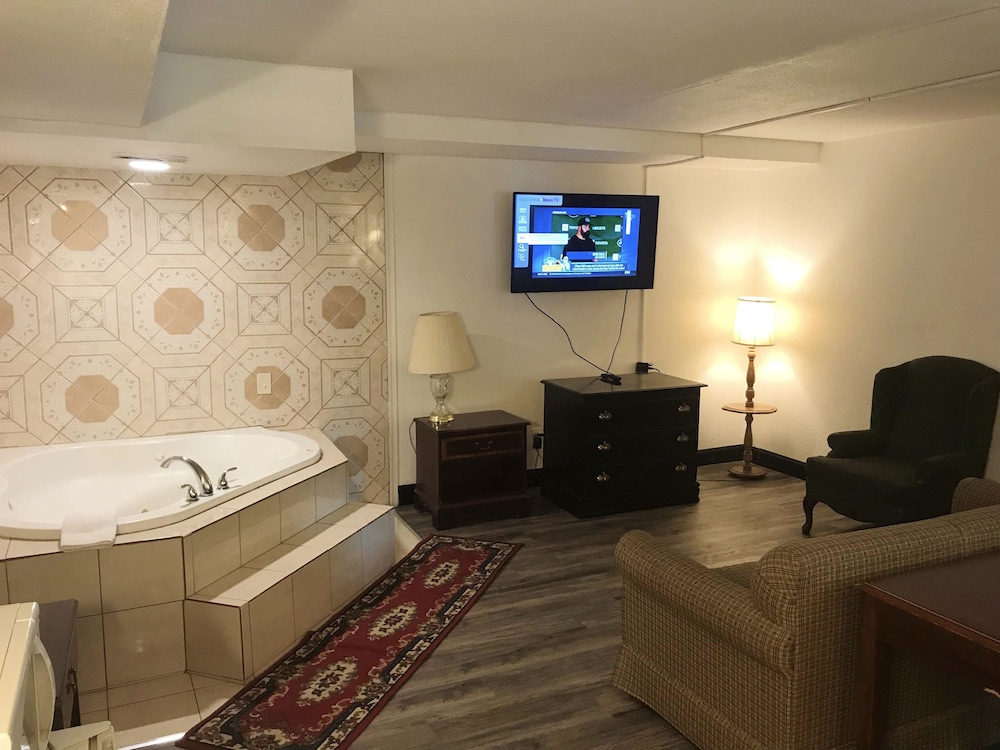 Suite, 1 King Bed, Non Smoking photo 2