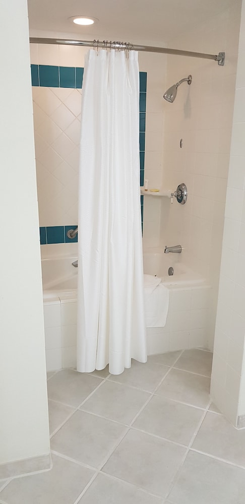 Room, Accessible photo 2