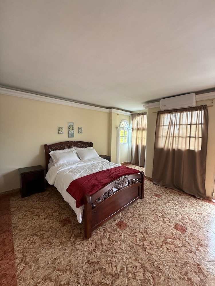 Comfort Room, Balcony, City View