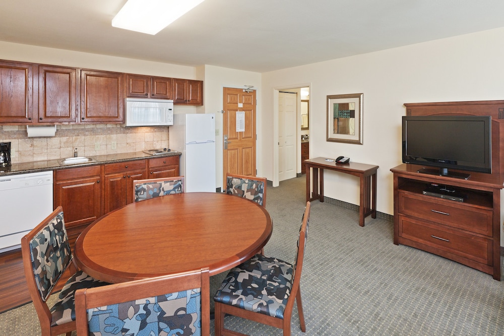 Studio Suite, 1 Queen Bed, Non Smoking, Kitchen - Photo 5