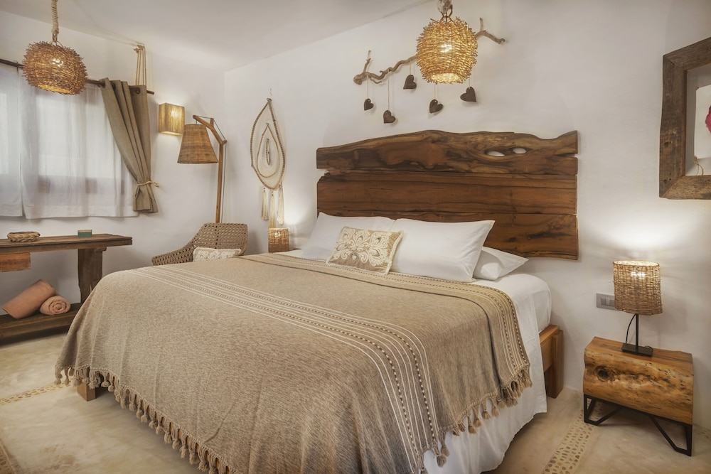 Deluxe Room - Photo 1