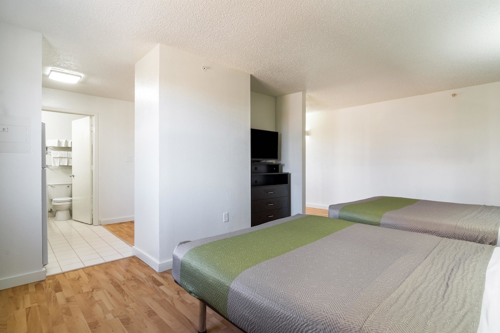 Deluxe Room, 2 Queen Beds, Non Smoking, Kitchenette - Photo 1