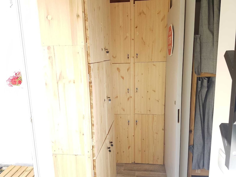 Traditional Shared Dormitory, Mixed Dorm, Pool Access, Beachside (1 bed in 12 Bed Dorm - VIII) photo 3