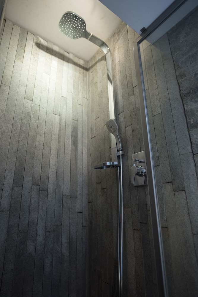 Suite - Photo 2