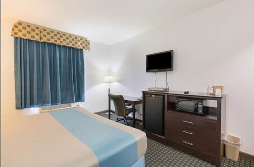 Room, 1 King Bed - Photo 6
