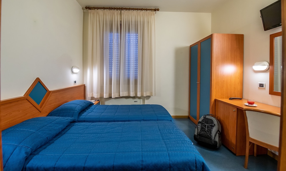 Standard Double Room Single Use photo 3