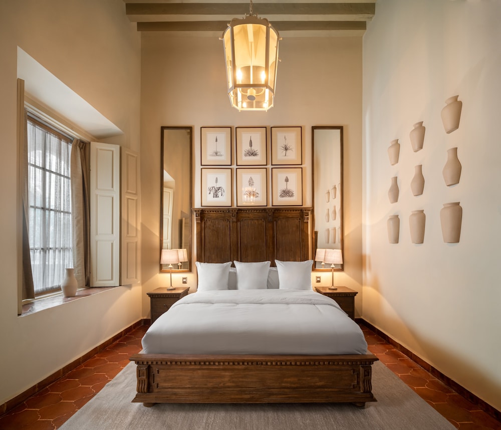 Executive Suite - Photo 1