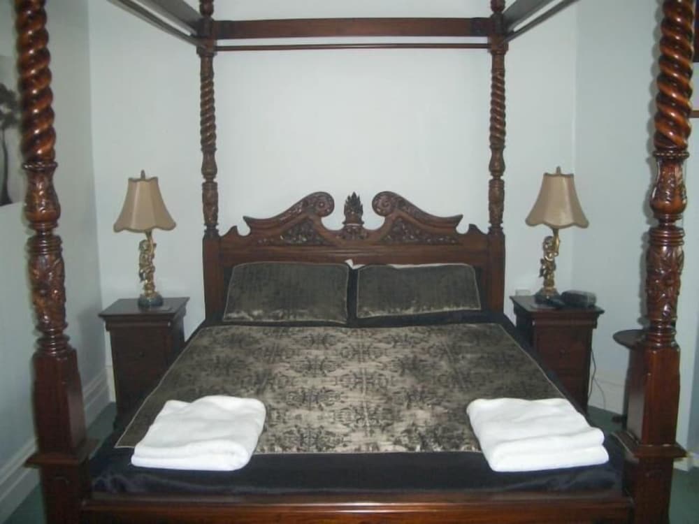 Luxury Room, Non Smoking (Luxury 4 Poster Bed) photo 2