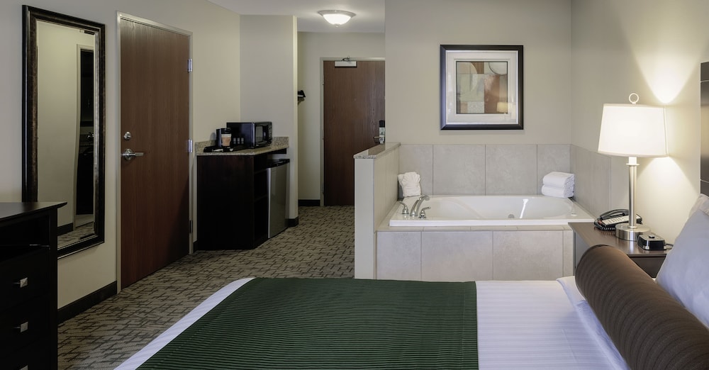 Suite, 1 King Bed, Non Smoking - Photo 6