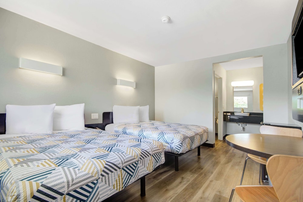 Deluxe Room, 2 Double Beds, Non Smoking, Refrigerator photo 2