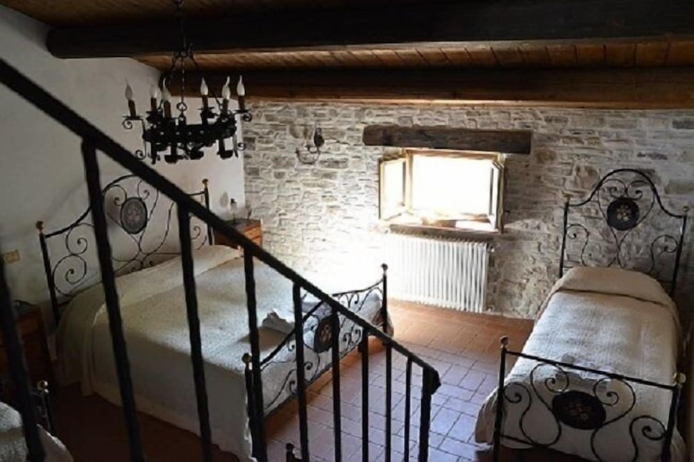 Traditional Quadruple Room, Ensuite, Mountain View photo 1