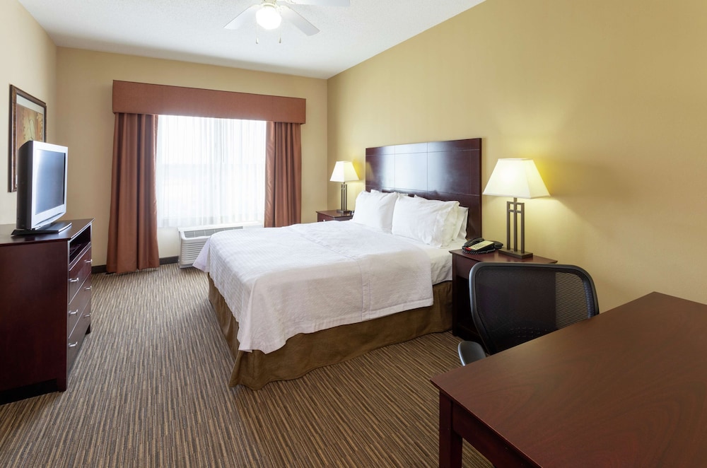 Suite, Accessible, Non Smoking - Photo 2
