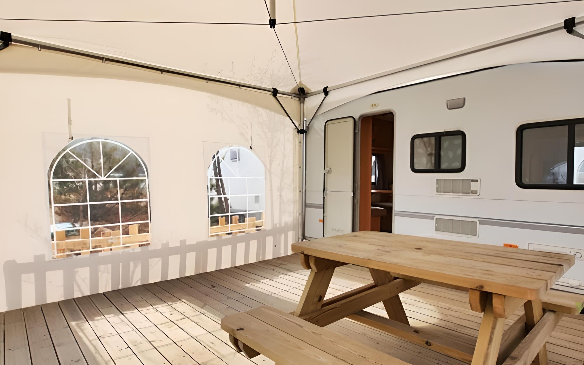 Room (2 seater caravan 6)