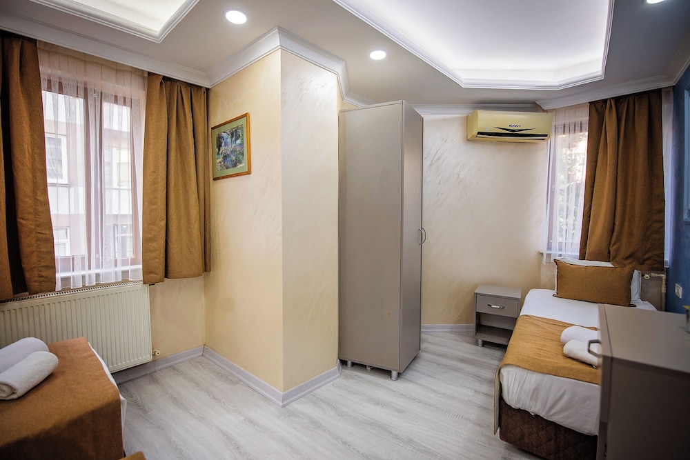 Standard Triple Room photo 3