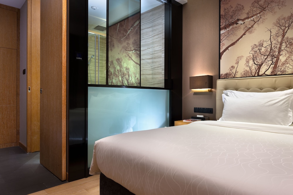 Lake View Suite photo 1