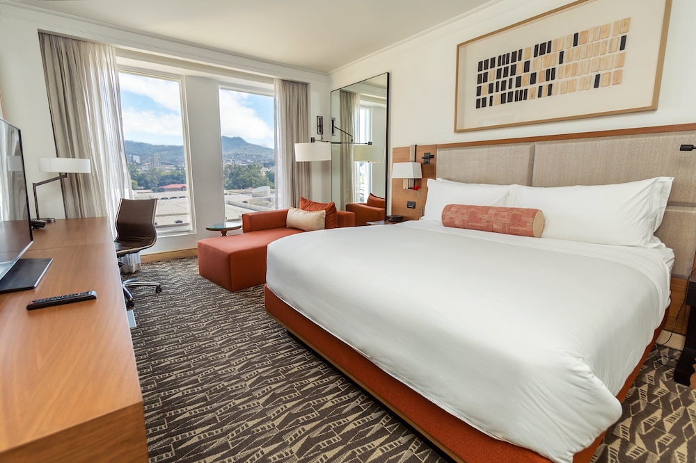 Classic Room, 1 King Bed, Pool View - Photo 6