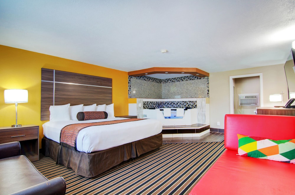 Honeymoon Suite, 1 King Bed photo 1