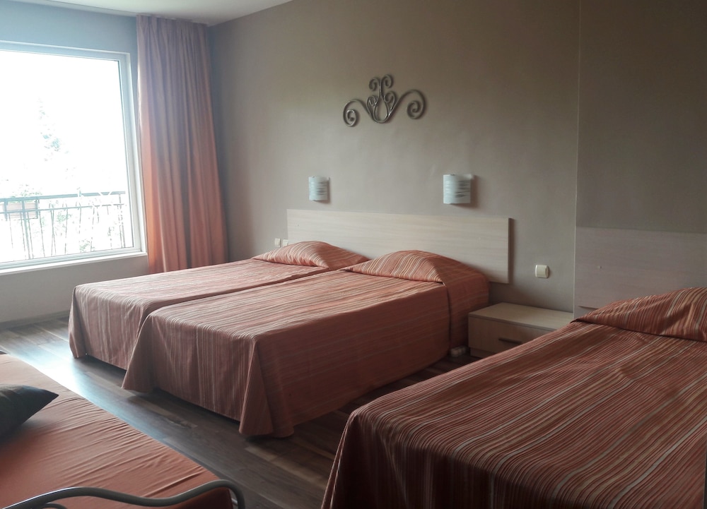 Standard Triple Room - Photo 3