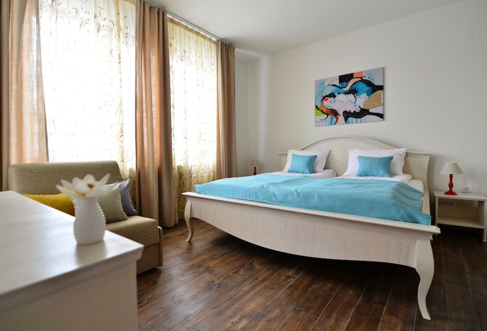 Classic Room, Multiple Beds, River View photo 1