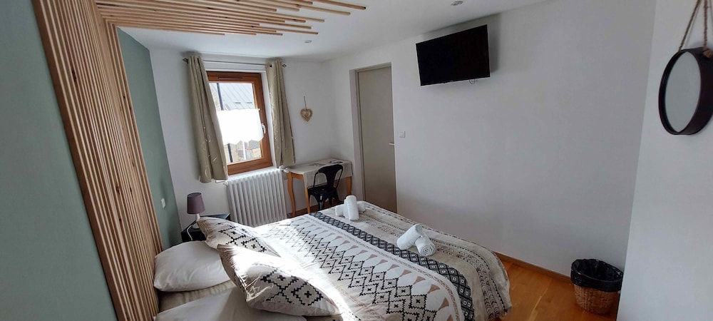 Classic Quadruple Room, Ensuite, Mountain View (Chambre 9 (2 pers)) photo 3