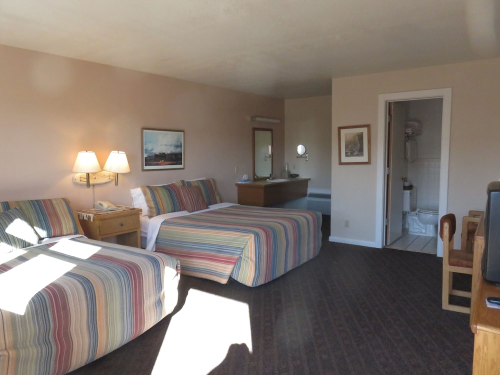 Classic Double Room, Balcony, River View (Upstairs, No Pets) photo 1