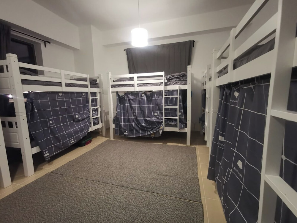 Deluxe Shared Dormitory, Partial Ocean View photo 3