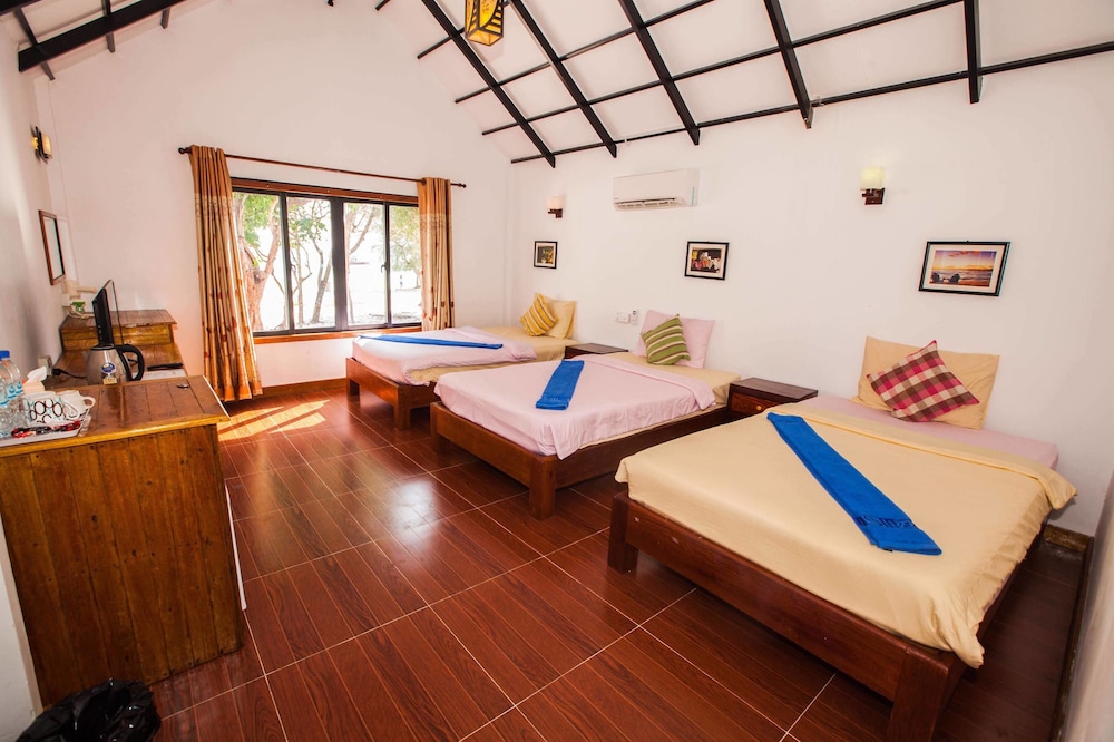 Deluxe Bungalow, 3 Twin Beds, Sea View photo 1