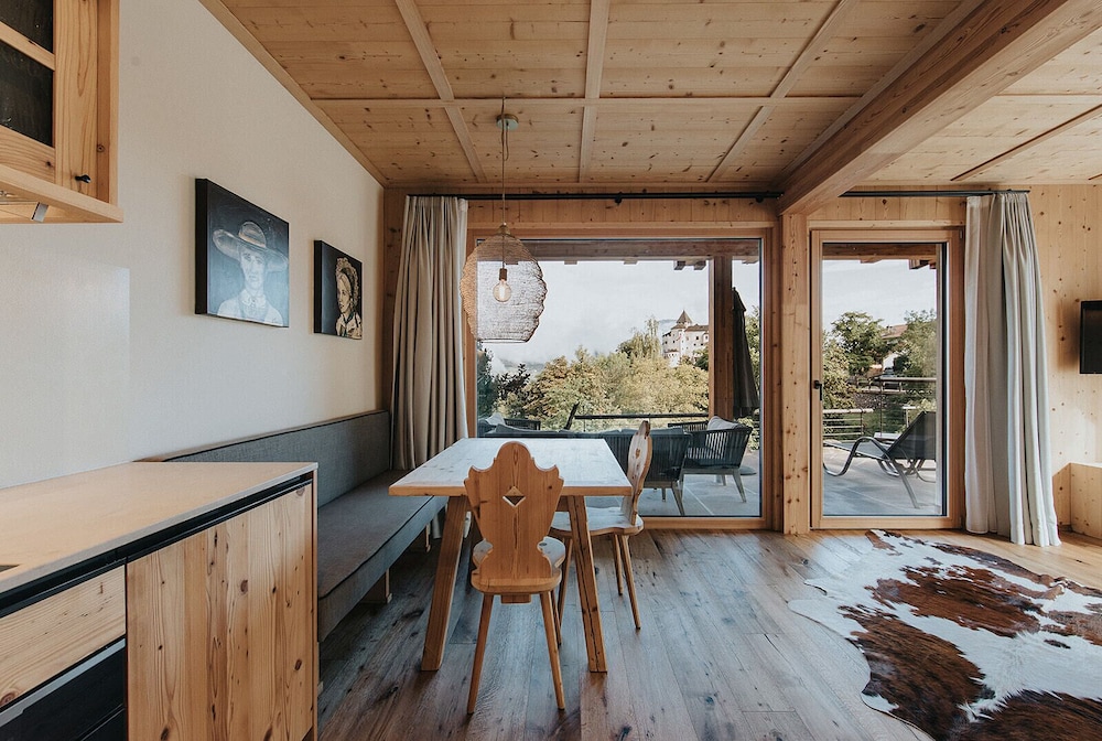 Family Chalet, 2 Bedrooms, Pets Allowed, Mountain View