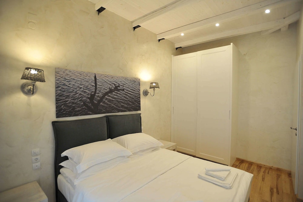Villa (Grey) photo 2