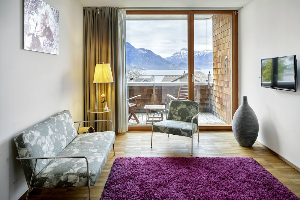 Junior Studio, 1 King Bed, Lake View photo 3