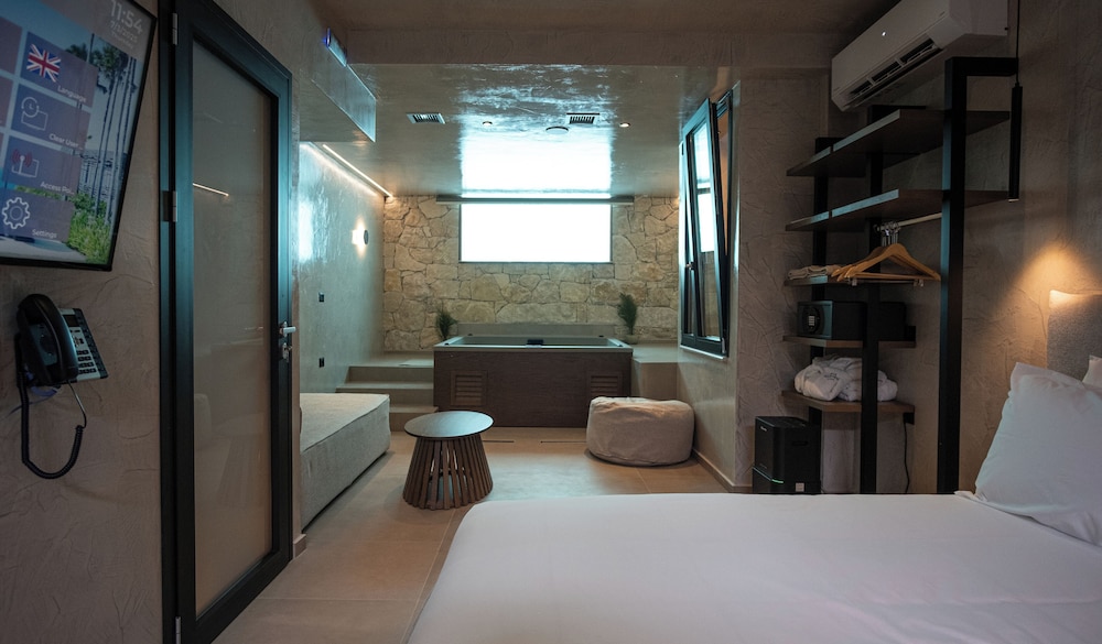Signature Suite, Private Pool photo 3