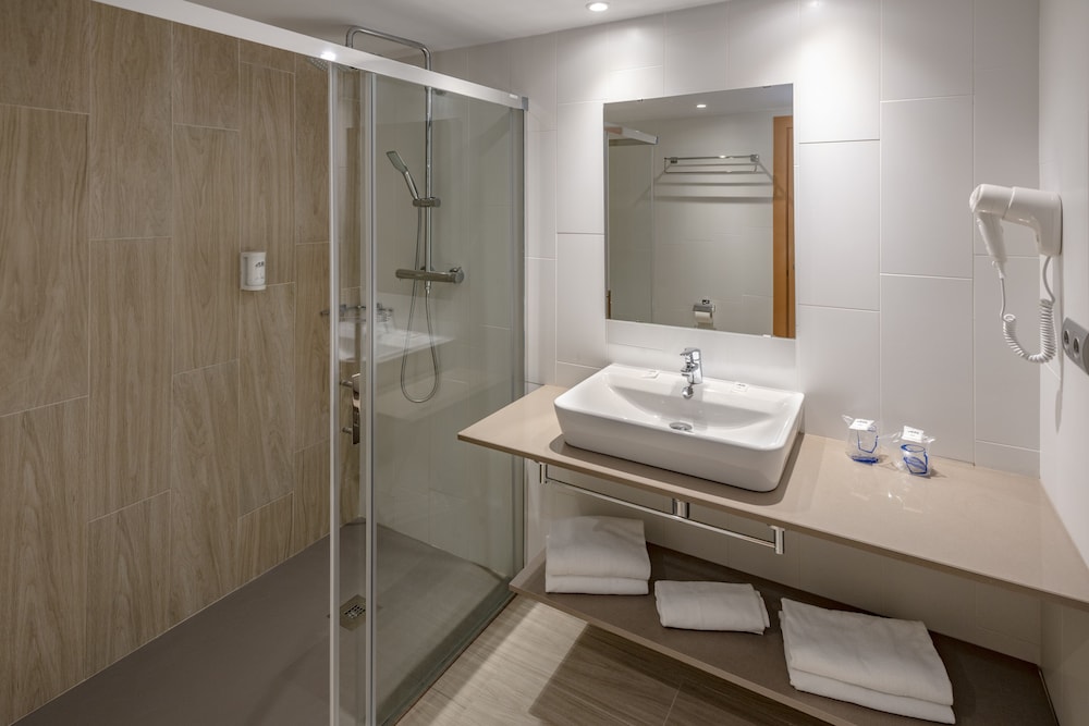 Junior Suite, Balcony (4 Adults) - Photo 5